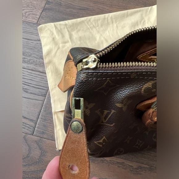 Authentic Vintage Monogram Louis Vuitton Speedy 30 - Picture 9 of 13